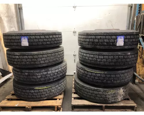 Pilot 22.5 ALUM Tire and Rim