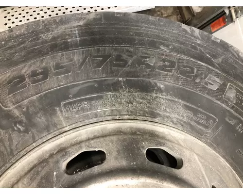 Pilot 22.5 ALUM Tire and Rim