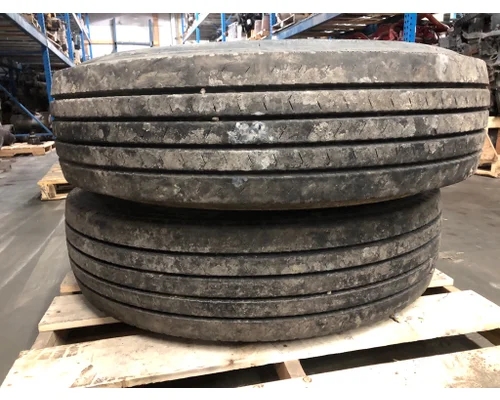 Pilot 22.5 ALUM Tire and Rim