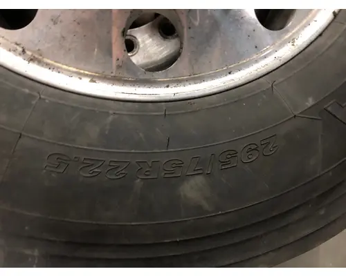 Pilot 22.5 ALUM Tire and Rim