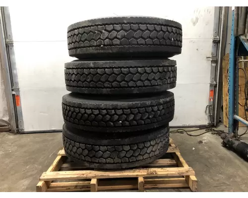 Pilot 22.5 ALUM Tire and Rim