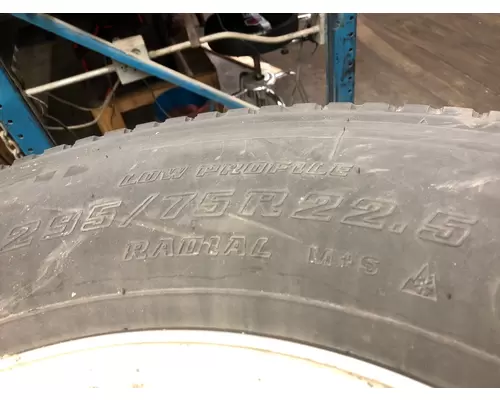 Pilot 22.5 ALUM Tire and Rim
