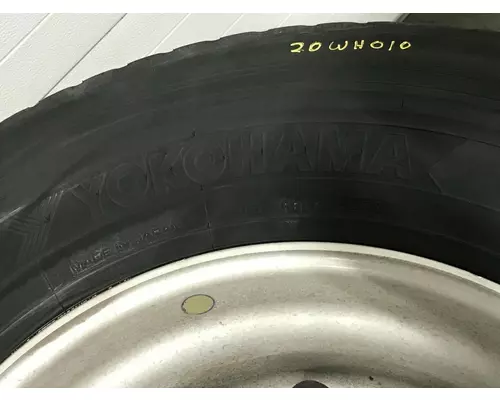 Pilot 22.5 ALUM Tire and Rim