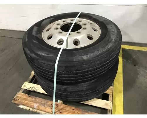 Pilot 22.5 ALUM Tire and Rim