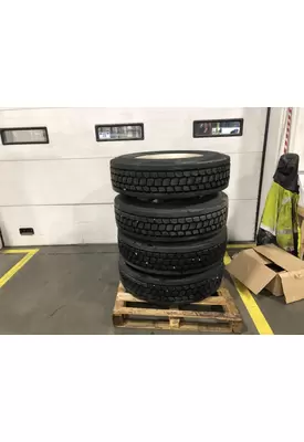 Pilot 22.5 ALUM Tire and Rim