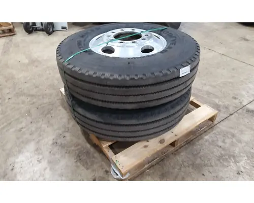 Pilot 22.5 ALUM Tire and Rim