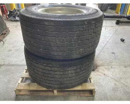 Pilot 22.5 ALUM Tire and Rim