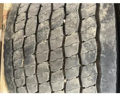 Pilot 22.5 ALUM Tire and Rim