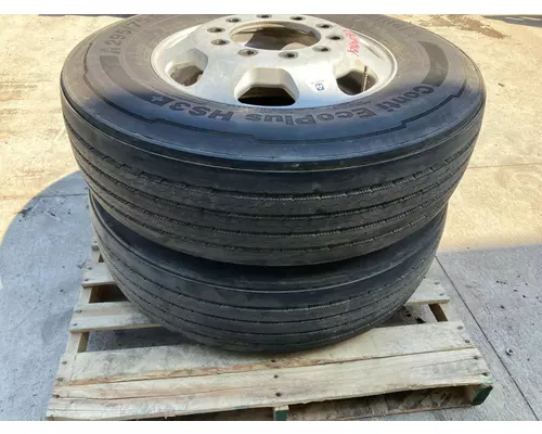 Pilot 22.5 ALUM Tire and Rim