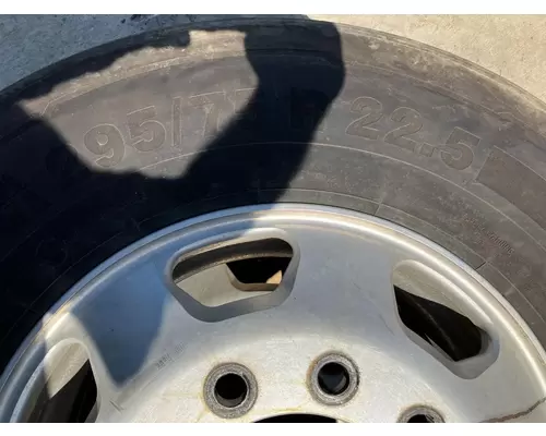 Pilot 22.5 ALUM Tire and Rim