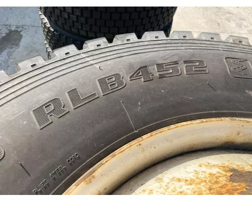 Pilot 22.5 STEEL Tire and Rim