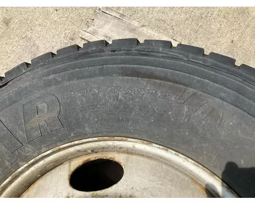 Pilot 22.5 STEEL Tire and Rim