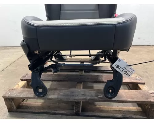 RAM 5500 Seat, Front
