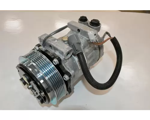 SANDEN 4423 AC Compressor