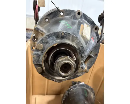 SPICER T680 Cutoff Assembly (Complete With Axles)