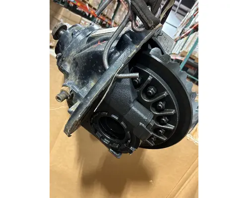 SPICER T680 Cutoff Assembly (Complete With Axles)