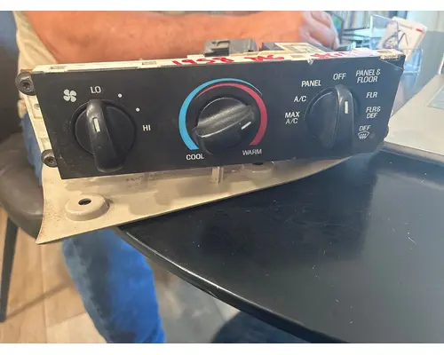 STERLING TRUCK L9500 series Dash Panel