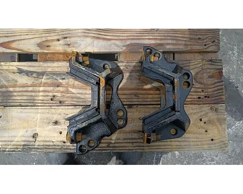 STERLING TRUCK L9500 series Engine Mounts