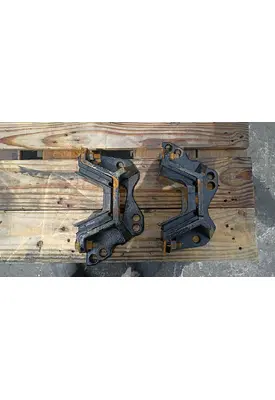 STERLING TRUCK L9500 series Engine Mounts
