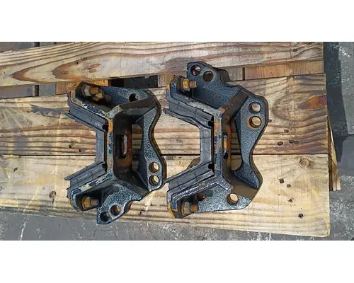STERLING TRUCK L9500 series Engine Mounts