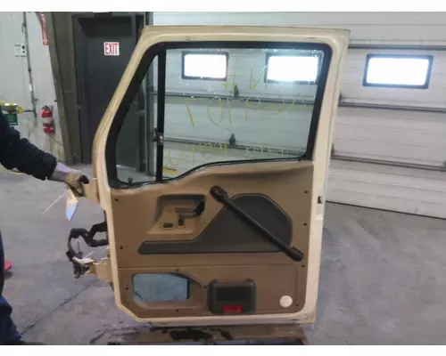 STERLING A9500 1999-2001 DOOR ASSEMBLY, FRONT