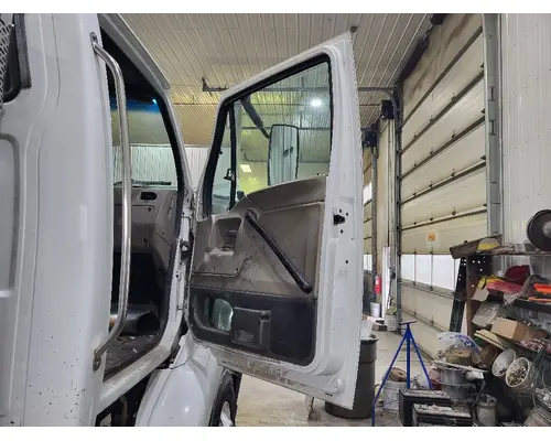 STERLING A9500 1999-2010 DOOR ASSEMBLY, FRONT