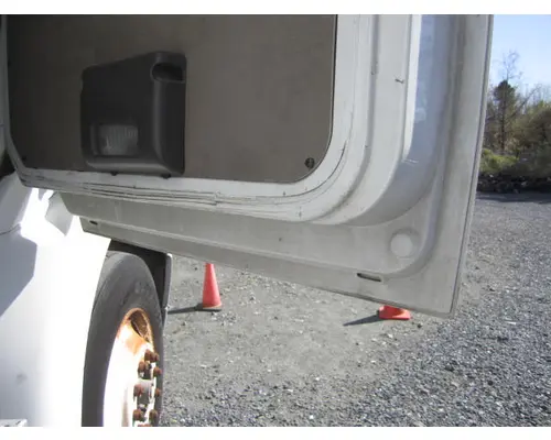 STERLING A9500 1999-2010 DOOR ASSEMBLY, FRONT