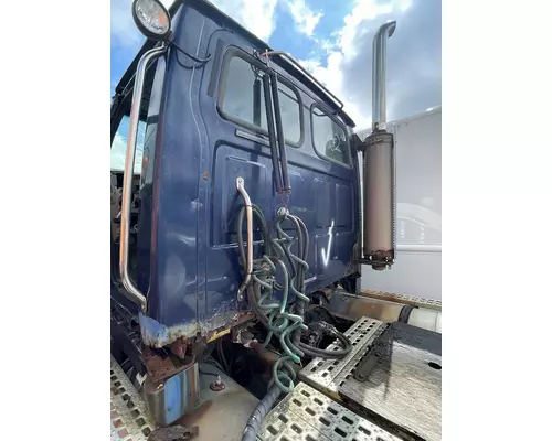 STERLING A9500 SERIES Complete Vehicle