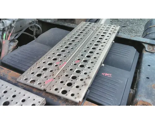 STERLING A9500 DECK (CATWALK) STEP