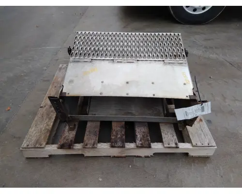 STERLING ACTERRA 5500 BATTERY BOX