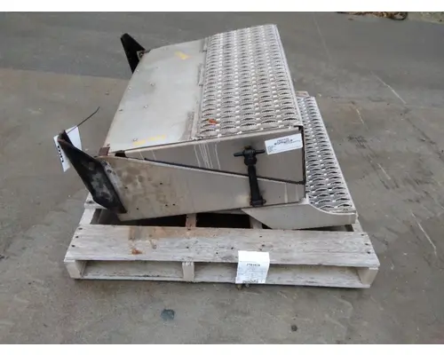 STERLING ACTERRA 5500 BATTERY BOX