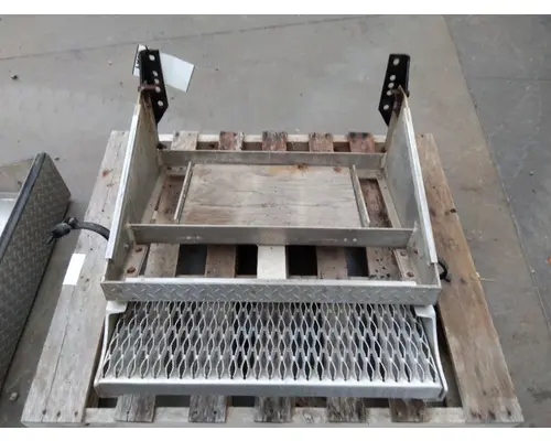 STERLING ACTERRA 5500 BATTERY BOX