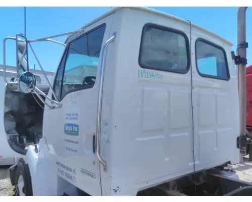 STERLING ACTERRA 5500 CAB