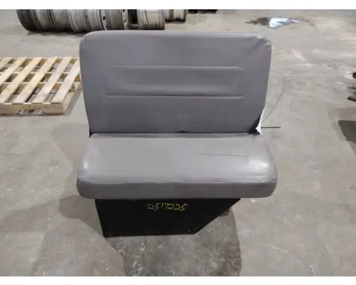 STERLING ACTERRA 5500 SEAT, FRONT