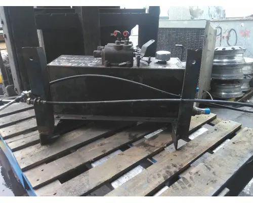 STERLING AT9500 HYDRAULIC TANK