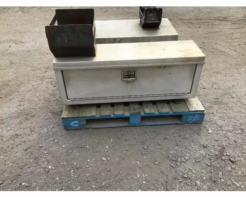 STERLING L7500 SERIES Tool Box