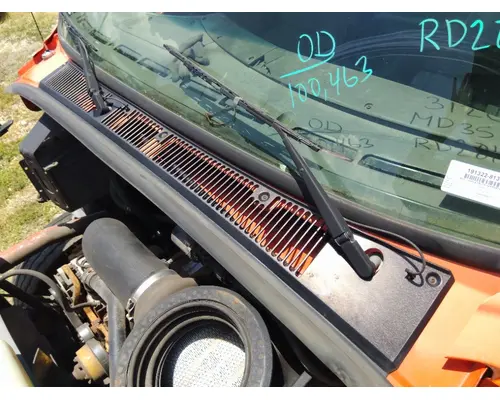 STERLING L7500 COWL