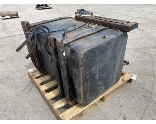 STERLING L7500 Fuel Tank