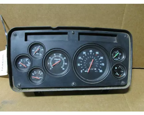 STERLING L7500 GAUGE CLUSTER