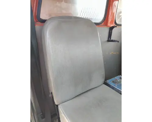 STERLING L7500 SEAT, FRONT