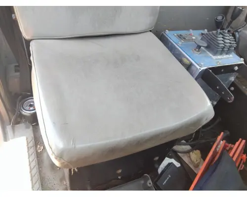 STERLING L7500 SEAT, FRONT