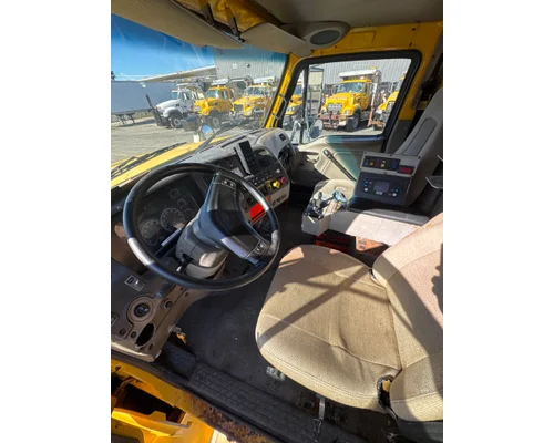 STERLING L8500 Complete Vehicle