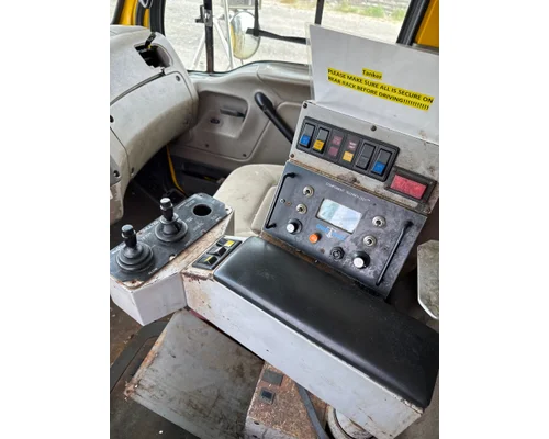 STERLING L8500 Complete Vehicle