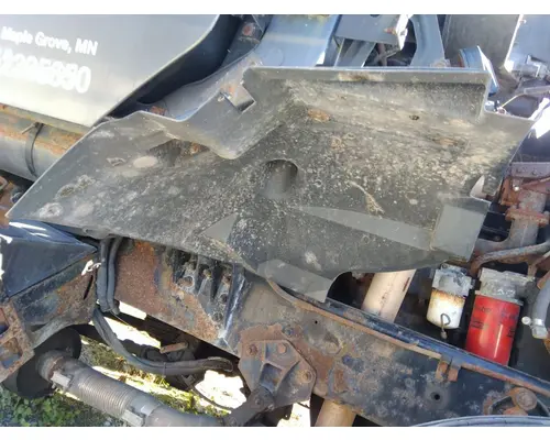 STERLING L8500 FENDER, SPLASH SHIELDGUARD