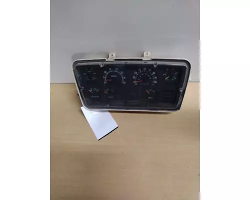 STERLING L8500 GAUGE CLUSTER
