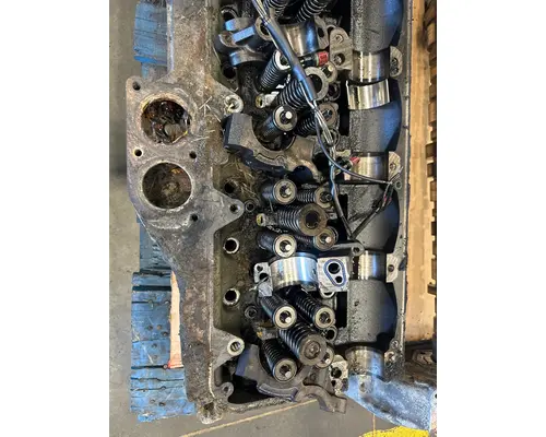 STERLING L9500 SERIES Cylinder Head