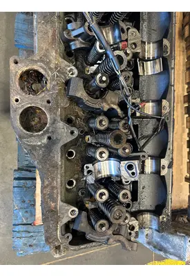 STERLING L9500 SERIES Cylinder Head