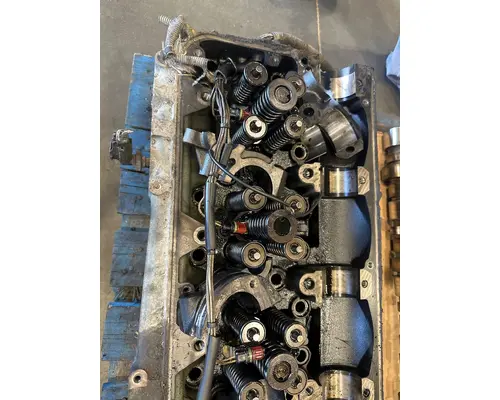 STERLING L9500 SERIES Cylinder Head