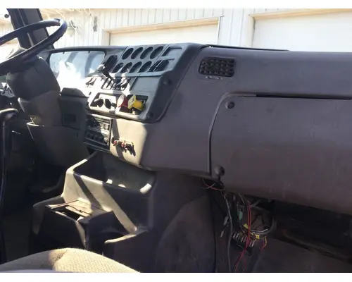 STERLING L9500 SERIES Dash Assembly