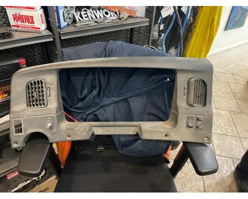 STERLING L9500 SERIES Dash Panel